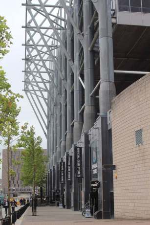 诺坎普球场比赛日氛围震撼扩建后上座将再创新高